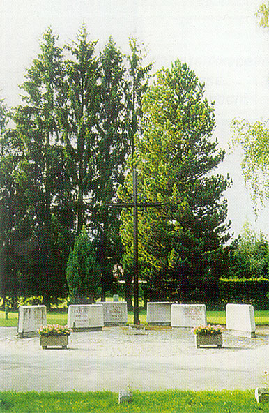 Кладбище советских военнопленных в Германии. Некоторые могилы безымянны до сих пор